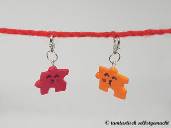 Anhänger-Puzzleteile-mit-küsschen-rot-und-orange