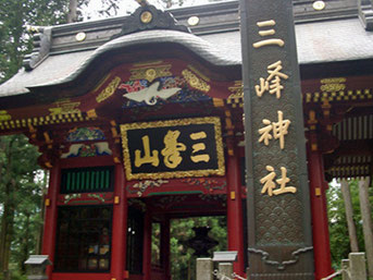 三峯神社 隋身門