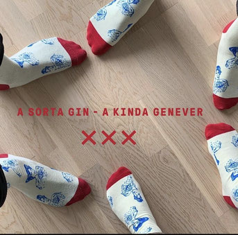 Unieke bedrukte sokken met logo, gepersonaliseerd vanaf 50 paar, snelle productie en levering binnen 24 uur, perfect voor bedrijven en teams.