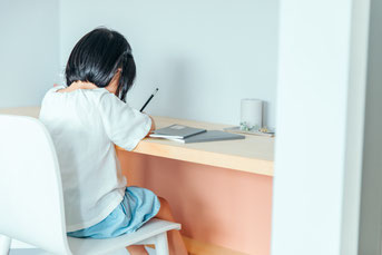 キッズデスク＆チェアで育つ、“やってみたい！”の気持ち