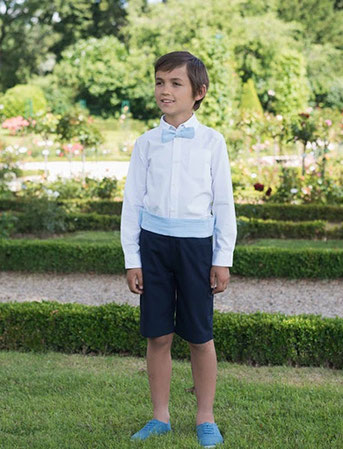 Bermuda cérémonie garçon coton bleu marine. Cortège de la mariée. Tenue d'enfants d'honneur Fil de Légende Paris, Neuilly-sur-Seine. Envois dans toute la France, en Europe et dans le monde.