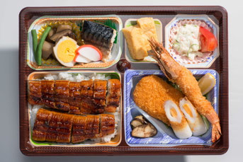 鰻名古屋めし弁当　上からの写真