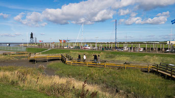 Dorum-Neufelds Hafen und der alte Leuchtturm Obereversand