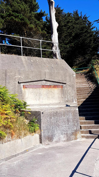 Type 680 casemate holding a 7.5cm Pak 40 anti-tank gun, covering the St. Brelade's Bay side. This small bunkers ha no crew quarters and were not gas-proof