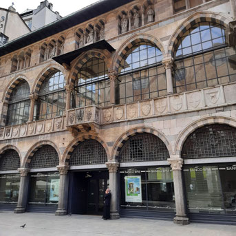 La Loggia degli Osii di Piazza dei Mercanti