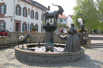 Der Geißbock-Brunnen in Deidesheim erinnert an den Lambrechter Weidevertrag. Foto: Stadt Deidesheim