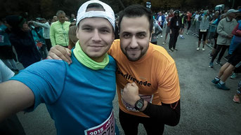 Freddy (links, mit Christoph): "Wie lange ist nochmal ein Marathon?"