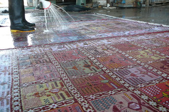 fissaggio colori di tappeti, lavaggio kilim a Trieste