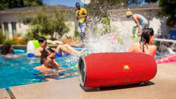 ©JBL, l'enceinte Xtreme résistante aux projections d'eau