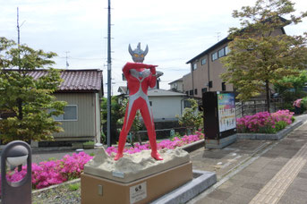 街中いたるところにある怪獣モーニュメント