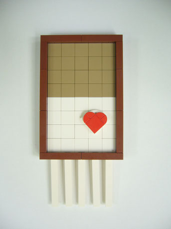 Artist: EL EGO / Titel: Banksy (rot), Girl with balloon. / Lego, 20 x 9,5 x 1,5 cm