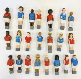 Diverse Kickerfiguren aus Holz geschnitzt und abgegossen