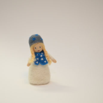 Winterkind , Puppenspiel Figur, Blumenkinder gefilzt , Jahreszeitenpüppchen, Filzfigur, Filzpüppchen für den Jahreszeitentisch, Jahreszeitentisch  Kindergarten, Waldorf Jahreszeitentisch, Blumenkinder, Winterkind Jahreszeitentisch, Blumenkinder aus Filz