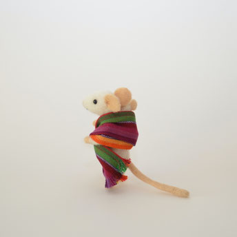 Maus mit Baby, Filz, Filzmaus, nadelgefilzte Maus, kleine Maus Dekoration, Filztiere, Geschenk Muttertag, Filztier, Geschenk Geburt, Geschenk für werdende Mamas, Geschenk für Mama, Schachtelfigurentheater, Weihnachtsgeschenk, Sammelstück, Filze