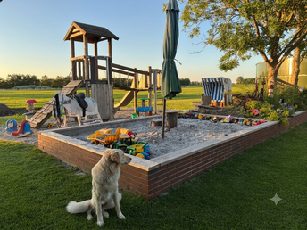 Großer Spielspaß mit Sandkiste und Kletterturm