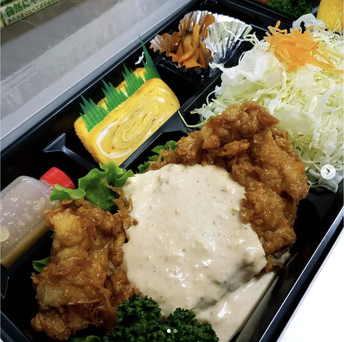 当店特製のチキン南蛮弁当。