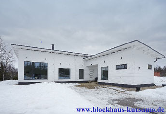 Architektenhaus - Blockhaus bauen - Holzhaus in Weiß - Architekt und HOAI - Baukosten - Bauantrag - Baugenehmigung - Baauamt - Langlebige Holzhäuser aus Polarkiefer - Baunebenkosten, Statiker, Bauantrag, Gebühren, Holzhaus bauen, Bau - Preise - Baustelle