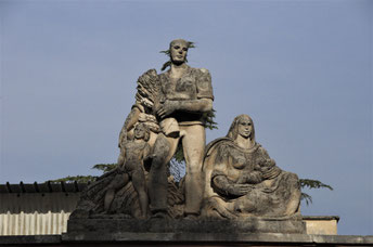 Latina - Gruppo scultoreo di Piazza del Quadrato