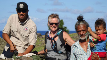Hille mit drei Generationen Rapa Nui