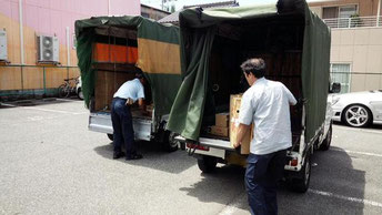 軽貨物車両による少量の荷物の引越作業。単身引越、貸切輸送、大阪、堺、緊急便、直送、チャーター便、大阪府堺市、運送、配送。東京　横浜　千葉　愛知　名古屋　埼玉　三重　岸和田　泉南　泉佐野　神戸　兵庫　津　四日市　桑名　石川　金沢　栃木　海南　倉敷　八日市　豊田　浜北　長野　宮崎　佐賀　大分　松山　観音寺　高松　坂出　大洲　宇和島　愛媛　高知　南国