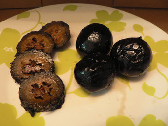 Schwarze Nüsse eingelegt süss gesund