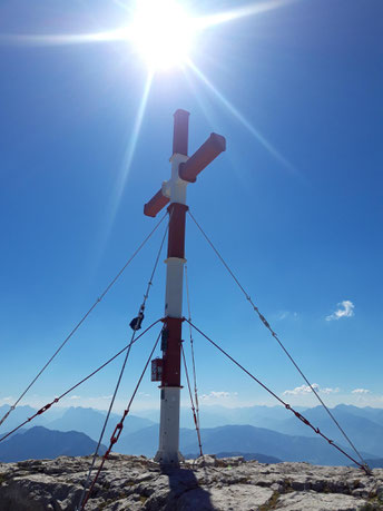 Warscheneck Gipfelkreuz nach dem Aufstieg von der Wurzeralm über den Südost-Grat, weiter zum Lienzer, dem Toten Mann, der Roten Wand und zurück zur Wurzeralm