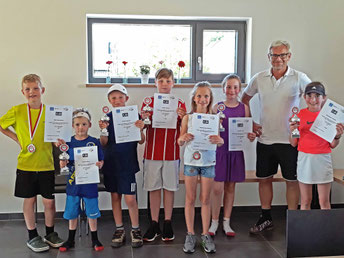 Teilnehmer U 11 (mit Jürgen Stöger, Turnierleitung)