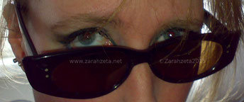 Zarahzeta mit Sonnenbrille