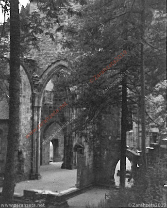 Alte Ruine als Schwarzweiß-Fotografie