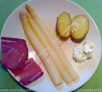 Spargelgericht mit Schinken und Kartoffeln