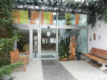 Besuch der Klasse 6a im Seniorenheim  Grund und Mittelschule Buch am
