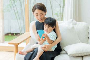 何気ない投稿がトラブルに！気を付けたいSNSと子ども写真