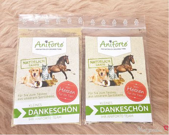 Katzenminze (aus 100% naturreiner Katzenmine) und MultiVETAL Pulver (100% natürlicher Spezialextrakt aus reiner Bierhefe, Gerstengras, Seealgenmehl, Acerola, Acai, Lachsmehl - für das Immunsystem gegen Vitaminmangelerscheinungen)