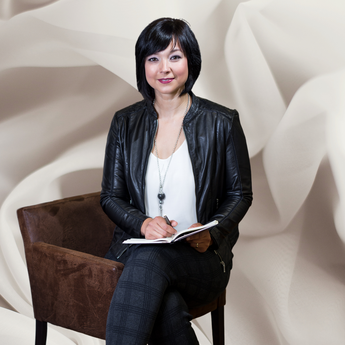 Fashion Sytlist Juliane Sumaj bei der Dresscode Beratung für Hochzeiten, persönliche Beratung für Braut und Gäste.