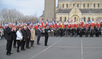 Cérémonie en présence de 500 porte-drapeaux pour la mémoire des anciens combattants d'Afrique du nord morts pour la France 