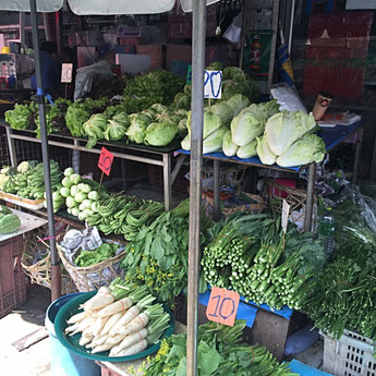 mise en place auf thailändischen Gemüsemarkt