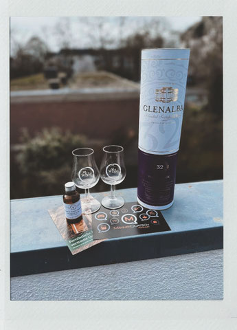 Das Titelbild zu Männerquatsch Podcast Folge 205 (Double Dragon One für Neo Geo, Erfolgreichste Nintendo-Hardware, Nvidia streicht neue Gaming GPUs) zeigt einen "Glenalba Blended Scotch Whisky 32 Jahre Sherry Cask Finish".