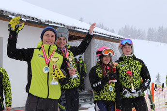v.l.n.r.: Jakob Reichart, Tim Eybl, Sophie Marko, Nikola Röhrer.