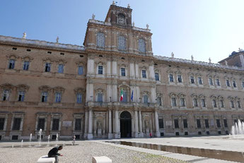 Modena    ドゥッカーレ宮殿 (Palazzo Ducale)