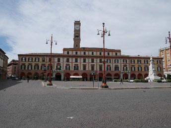 Forli  Piazza Aurelio Saffi_市庁舎と塔