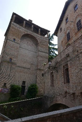 Castll'Arquato  ドゥーカ (Duca) 宮