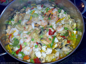 Spanische Paella im Topf