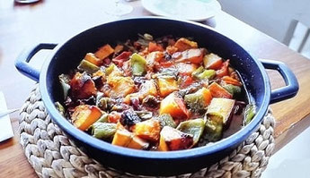 Cocina Valenciana. La mundialmente famosa paella valenciana, el arroz al horno, se unen a creaciones más recientes como la Fideuá de Gandía.
