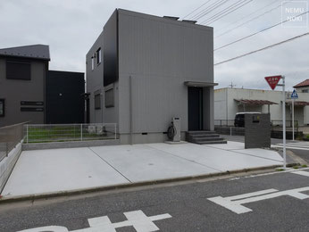 新築外構工事、新築外構、エクステリア、駐車場、カーポート、造作門塀、コンクリート平板、モルタル左官仕上げ、ブロック塀、施工例