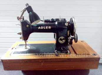 Adler 87, Flachbett-Zickzack-Nähmaschine mit eintourigem Brillengreifer, Anbaumoror, Hersteller: Kochs Adler Nähmaschinenwerke AG, Bielefeld (Bilder: D. Fass)