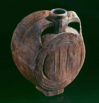 In einer in einem Alemannengrab in Trossingen (Baden-Württemberg)  gefundenen Flasche aus Ahorn aus dem 6. Jahrhundert n. Chr. konnten  Reste eines gehopften Gerstenbieres nachgewiesen werden.