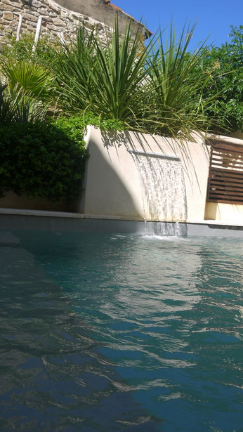 Un bassin de détente est à votre disposition (profondeur 1,50m) dans le patio