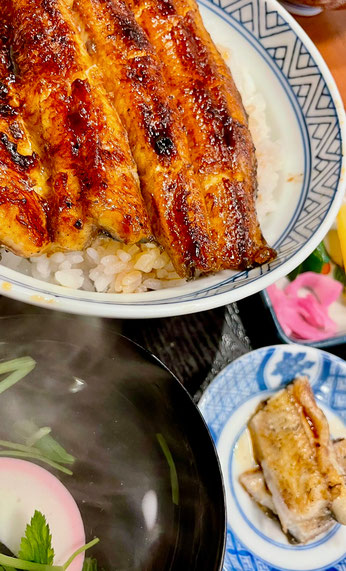 浜松のつるやでうなぎ二段丼(上)と白焼き