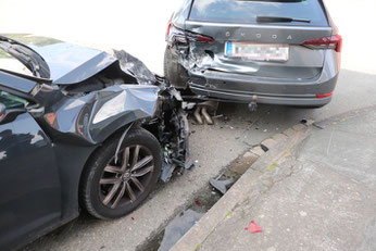 Beide Fahrzeuge waren nicht mehr fahrbereit.