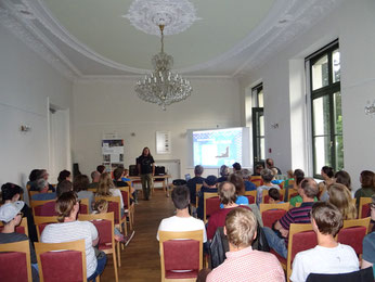 Fledermausvortrag im Schloss Schönefeld. Foto: Carola Bodsch